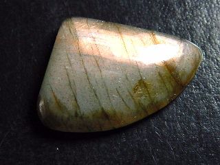 Labradorite 27,87 Ct. trillion cabochon 25 x 20 mm Australia