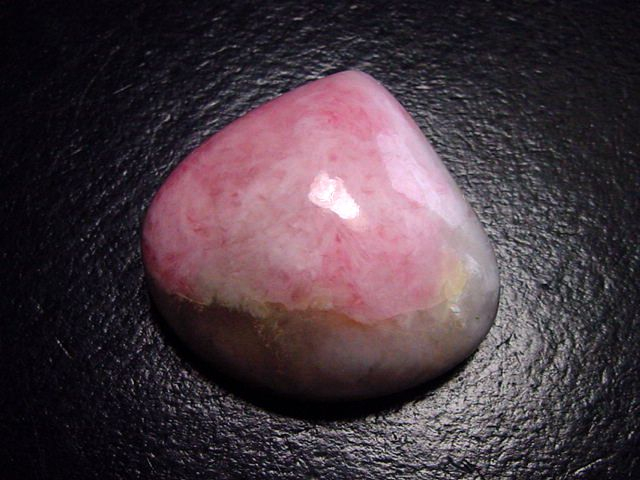 Tugtupite 64,55 Ct. cabochon cut - Greenland