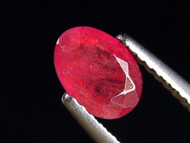 Pezzottaite 0,83 Ct. oval faceted - rare Madagascar