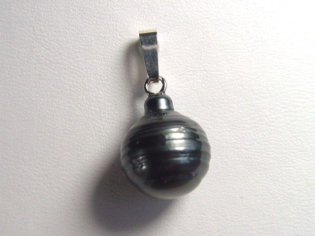 Tahitian pearl pendant - genuine 14 mm black pearl in 925 Silver