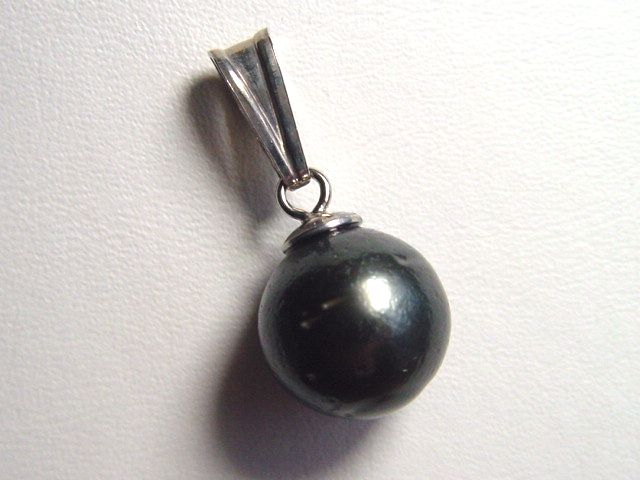 Tahitian pearl pendant - genuine round 11 mm black pearl in 925 Silver