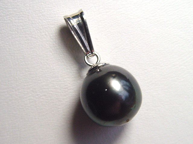 Tahitian pearl pendant - genuine 11,5 mm black pearl in 925 Silver