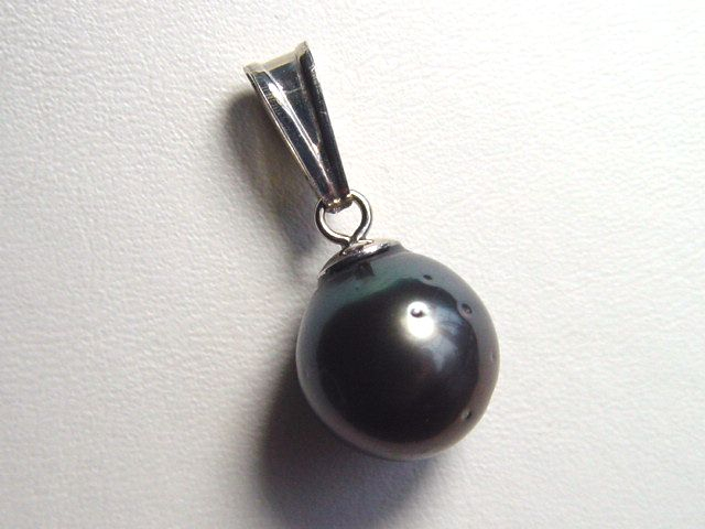 Tahitian pearl pendant - genuine 11 mm black pearl in 925 Silver
