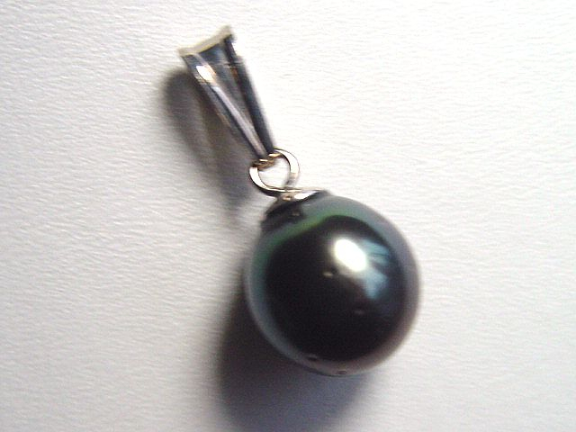 Tahitian pearl pendant - genuine 11 mm black pearl in 925 Silver