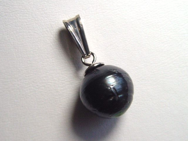 Tahitian pearl pendant - genuine 11,5 mm black pearl in 925 Silver