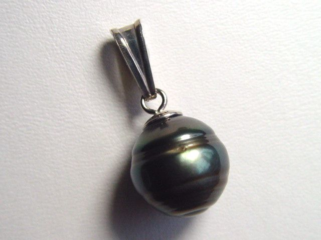 Tahitian pearl pendant - genuine 11,5 mm black pearl in 925 Silver