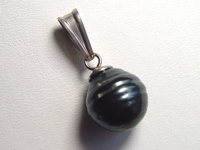 Tahitian pearl pendant - genuine 11 mm black pearl in 925 Silver