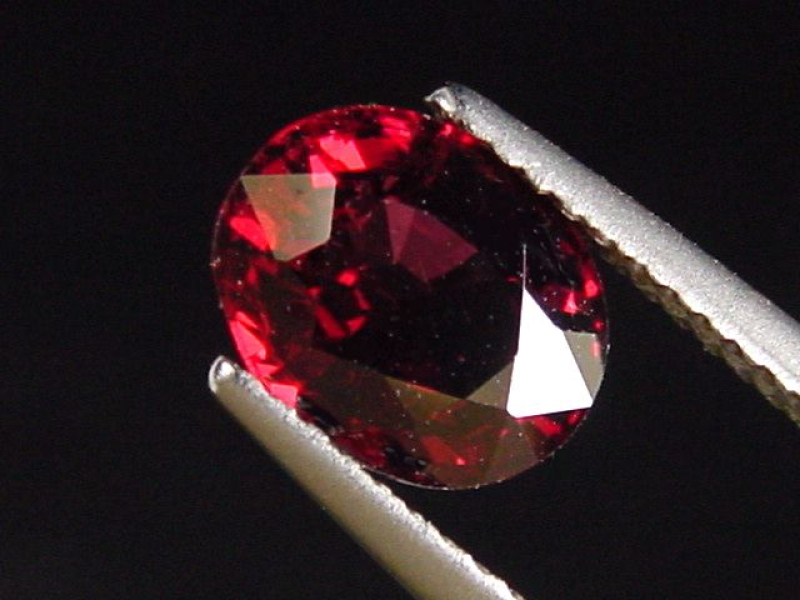 Rhodolit Granat 2,33 Ct. feines Rot 8,5 x 6,5 mm Oval