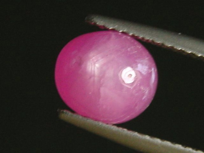Rubin 3,18 Ct. Oval Cabochon - Rosarot - behandelt 8 x 7 mm