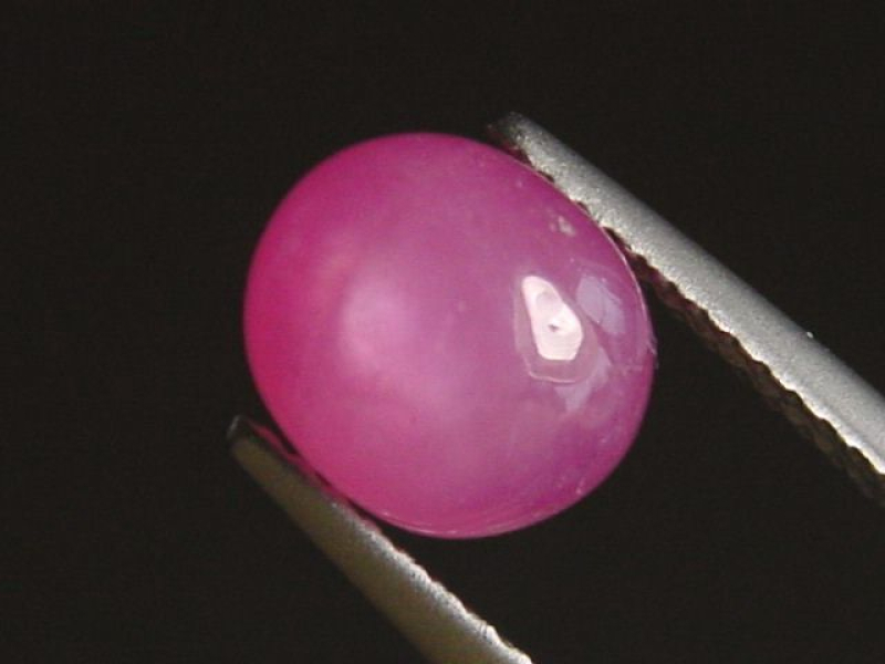 Rubin 3,30 Ct. Oval Cabochon - Rosarot - behandelt 8 x 6,5 mm