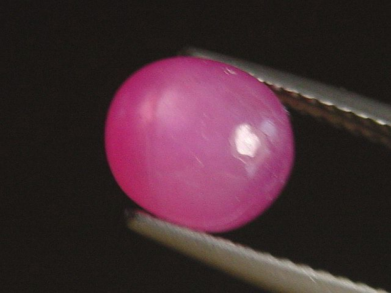 Rubin 3,30 Ct. Oval Cabochon - Rosarot - behandelt 8 x 6,5 mm