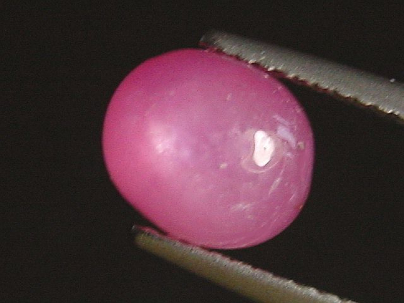 Rubin 3,61 Ct. Oval Cabochon - Rosarot - behandelt 8,5 x 7 mm