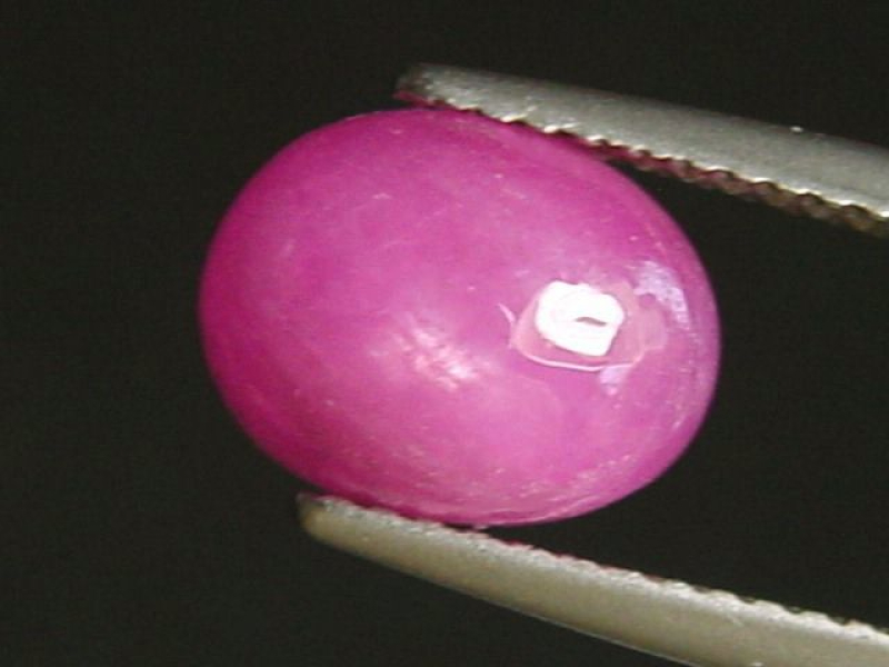 Rubin 4,39 Ct. Oval Cabochon - Rosarot - behandelt 9,5 x 7,5 mm