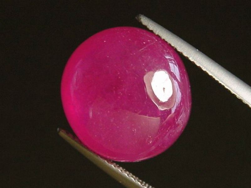 Rubin 18,28 Ct. Oval Cabochon - Rosarot - behandelt 14,5 x 14 mm