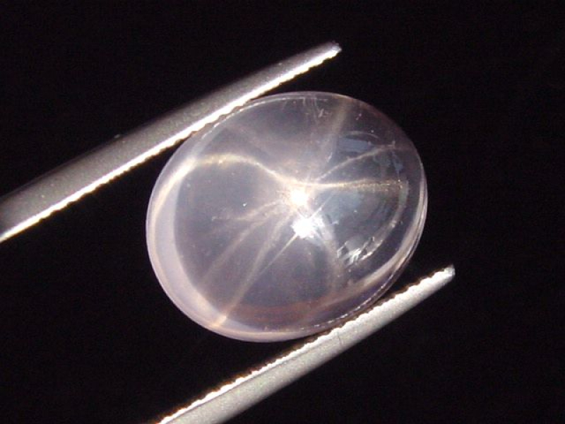 Sternrosenquarz / Stern Rosenquarz 7,48 Ct. Oval Cabochon