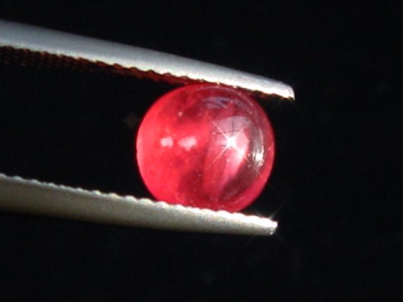 Rhodonit Katzenauge 1,53 Ct. kirschrot Cabochon - Minas Gerais, Brasilien