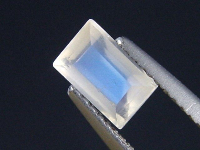Adular Mondstein 1,03 Ct. feines blau Baguette Sri Lanka
