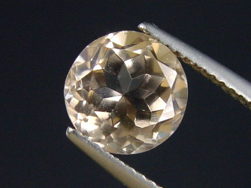 Topas 3,63 Ct. hellbraun Naturfarbe 8,5 mm Rund