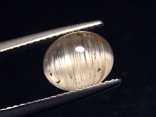 Topaz cat's eye 3,36 Ct. rare oval cabochon - Minas Gerais, Brazil