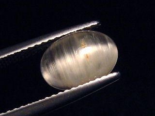 Topaz cat's eye 2,67 Ct. rare oval cabochon - Minas Gerais, Brazil