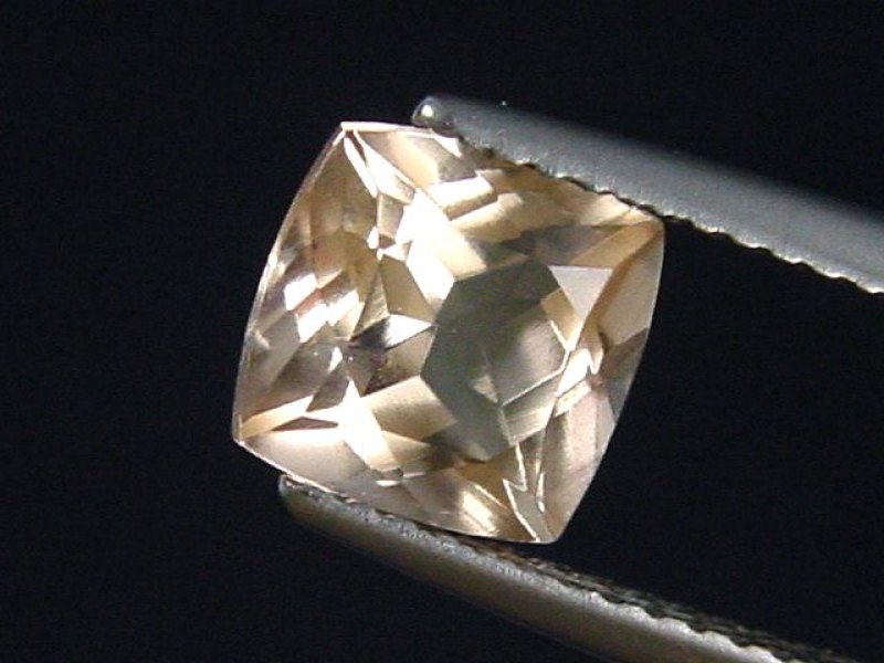 Topas 2,28 Ct. hellbraun Naturfarbe 7 x 7 mm Kissenschliff