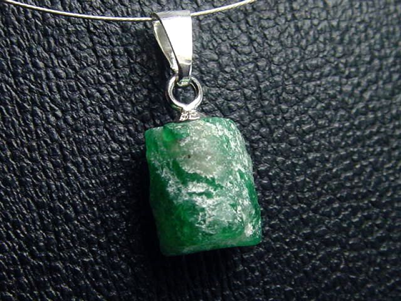 Smaragdkristall Anhänger 10 mm Kristall in 925 Silber