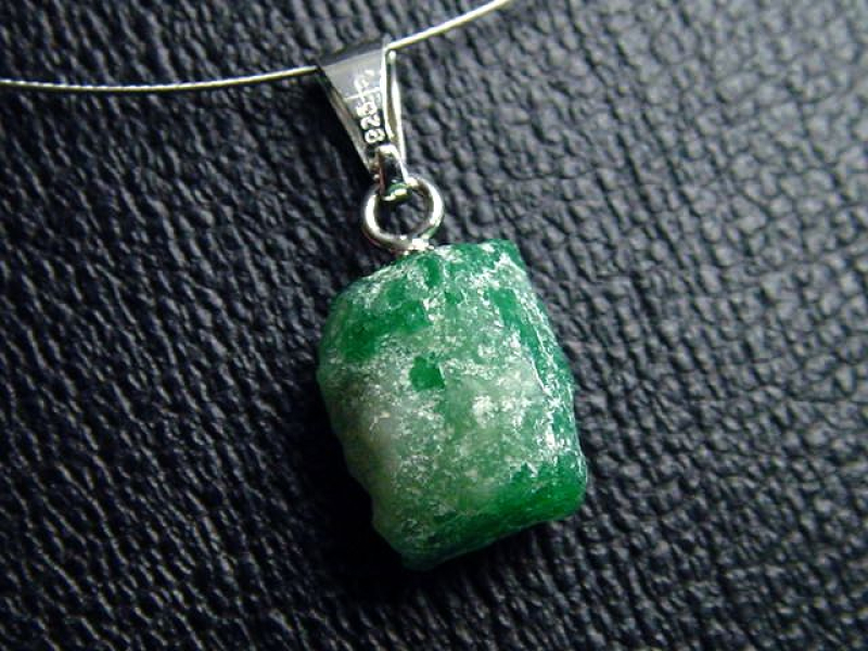 Smaragdkristall Anhänger 10 mm Kristall in 925 Silber