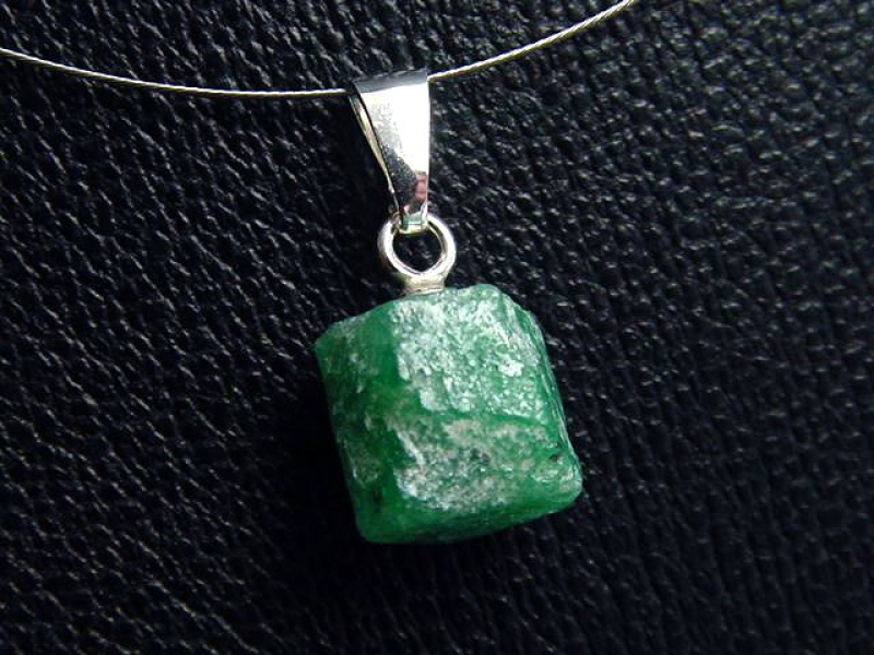 Smaragdkristall Anhänger 8,5 mm Kristall in 925 Silber