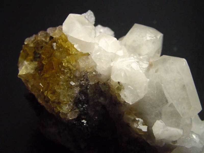 Fluorit mit Calcit Stufe 65 mm - Asturien, Spanien