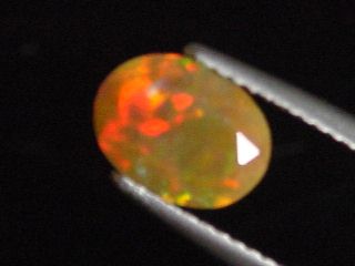 Opal / Edelopal 1,00 Ct. feine Qualität - facettiertes Oval