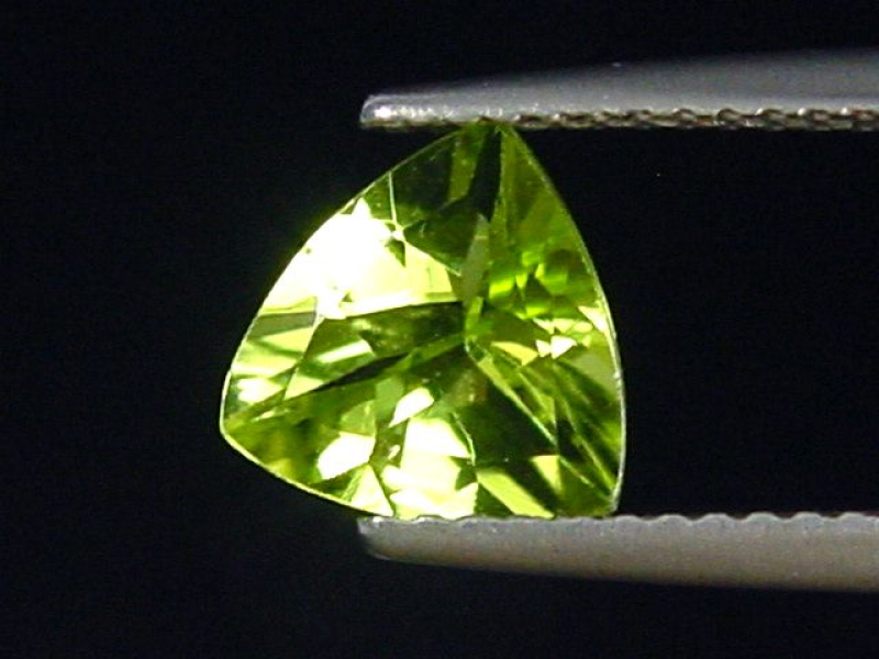 Peridot 1,49 Ct. Apfelgrün - 8 x 7,5 mm Trillion Sri Lanka