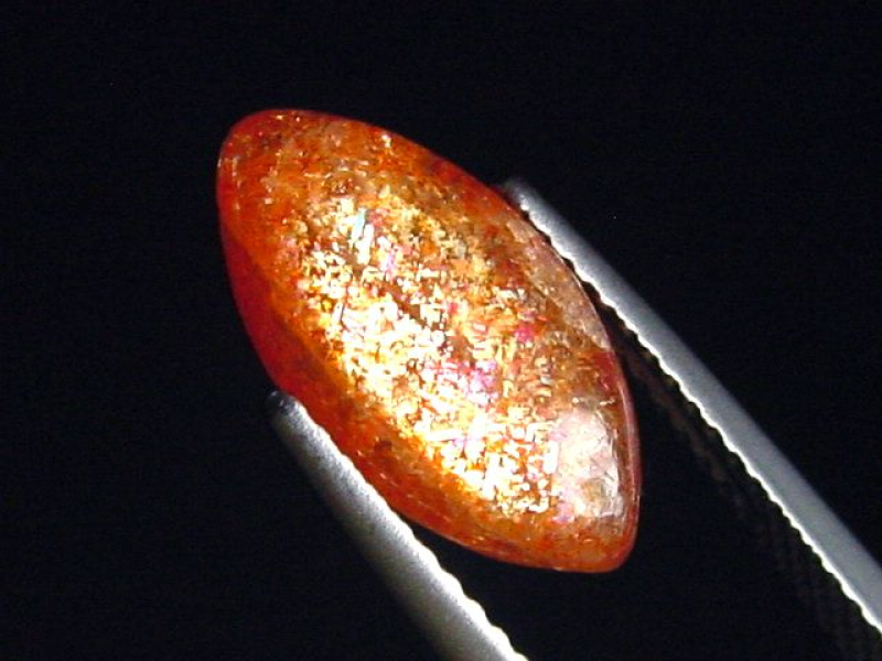 Sonnenstein 2,43 Ct. Navette Cabochon 14 x 7 mm fein