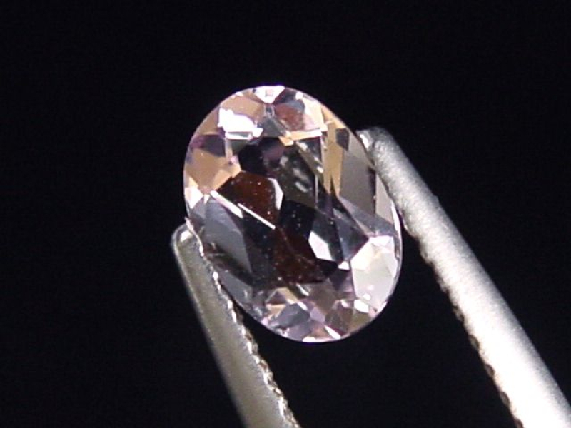Petschit / violetter Skapolith 0,60 Ct. Oval Tansania