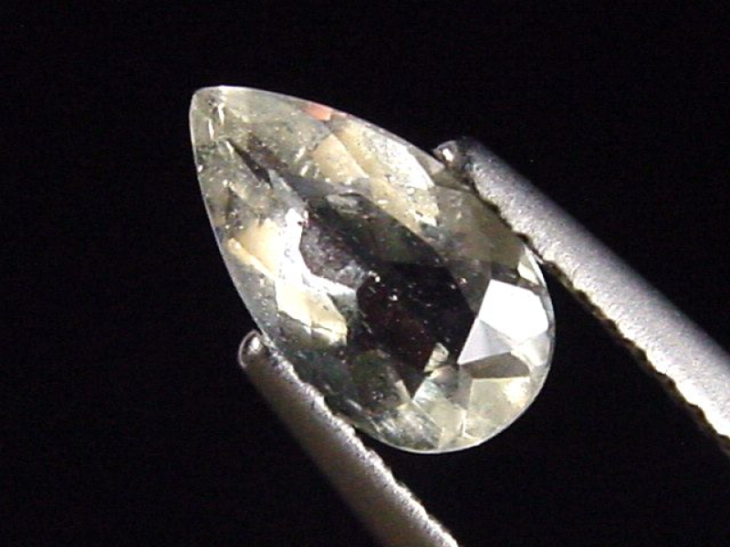 Desert Glass 0,67 Ct. faceted pear - rare