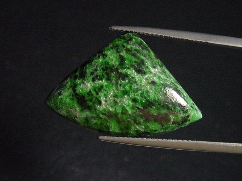 Gefleckte Jade 22,44 Ct. Cabochon - Monte Viso, Piemont, Italien