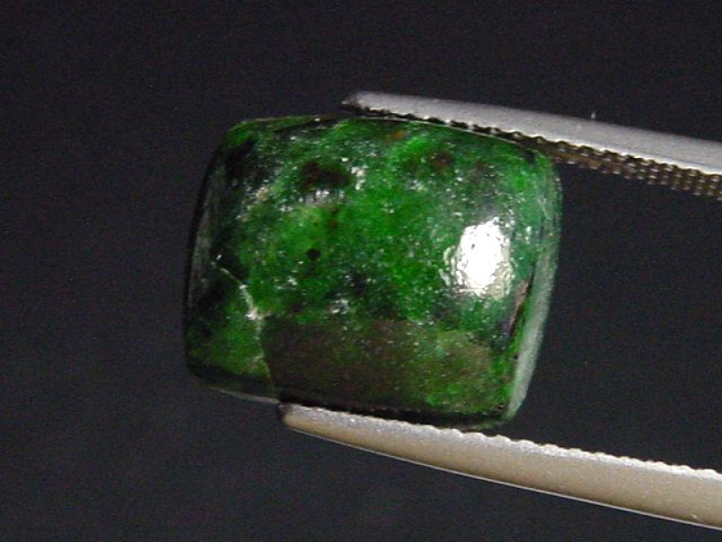 Gefleckte Jade 7,42 Ct. Cabochon - Monte Viso, Piemont, Italien