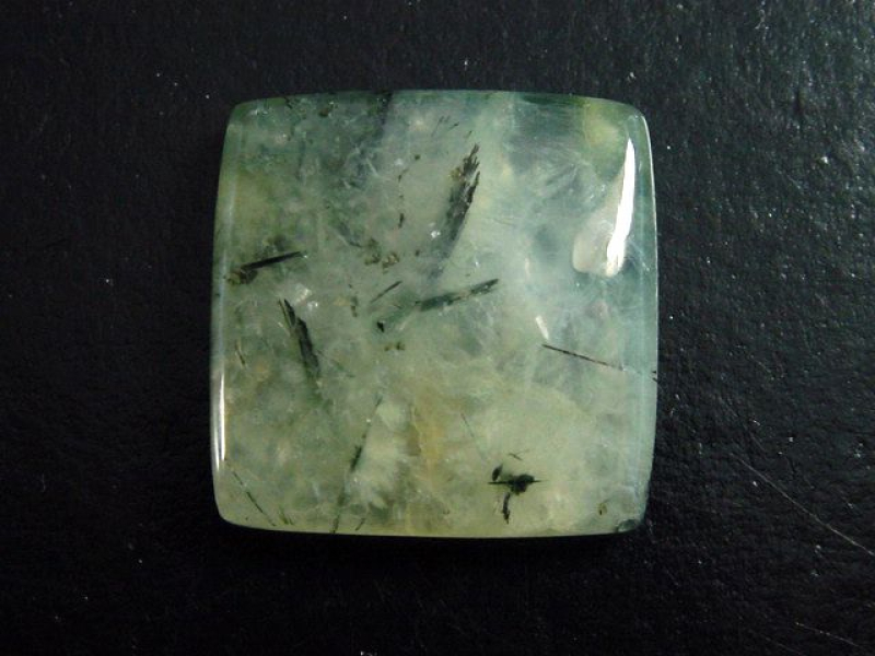 Prehnite 52,72 Ct. cabochon Australia