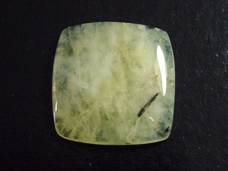 Prehnite 35,22 Ct. cabochon Australia