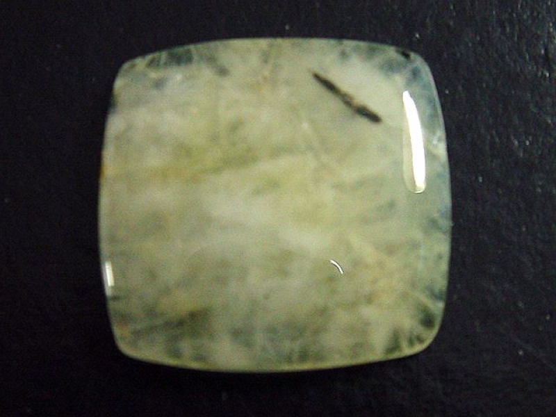 Prehnite 35,22 Ct. cabochon Australia