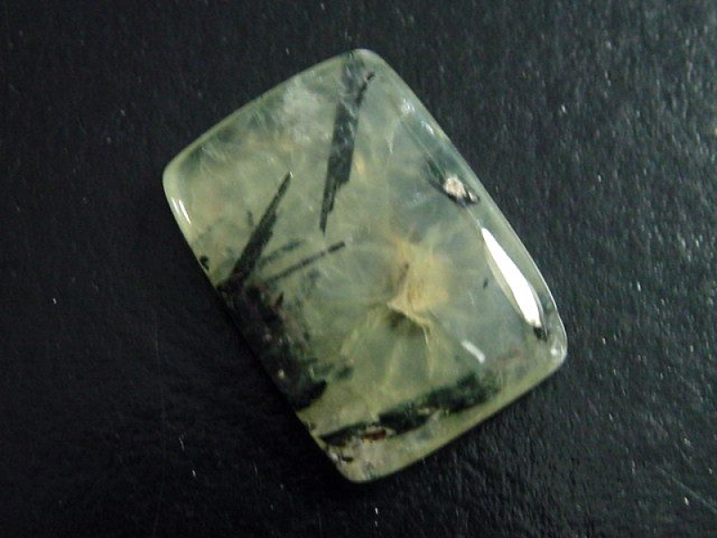 Prehnit 23,66 Ct. Kissen Cabochon Australien