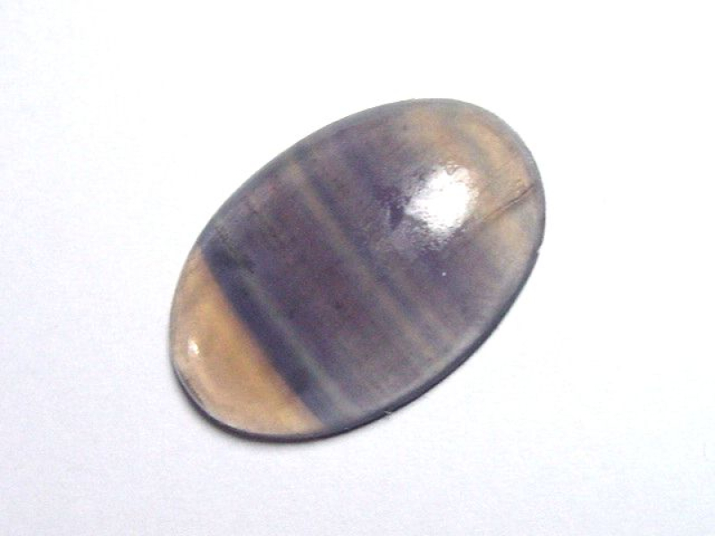 Farbwechsel Fluorit 23,44 Ct. grün zu violett Oval Cabochon