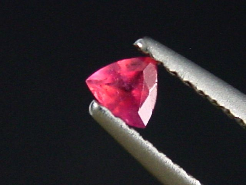 Pezzottait 0,14 Ct. Trillion facettiert - selten Madagaskar