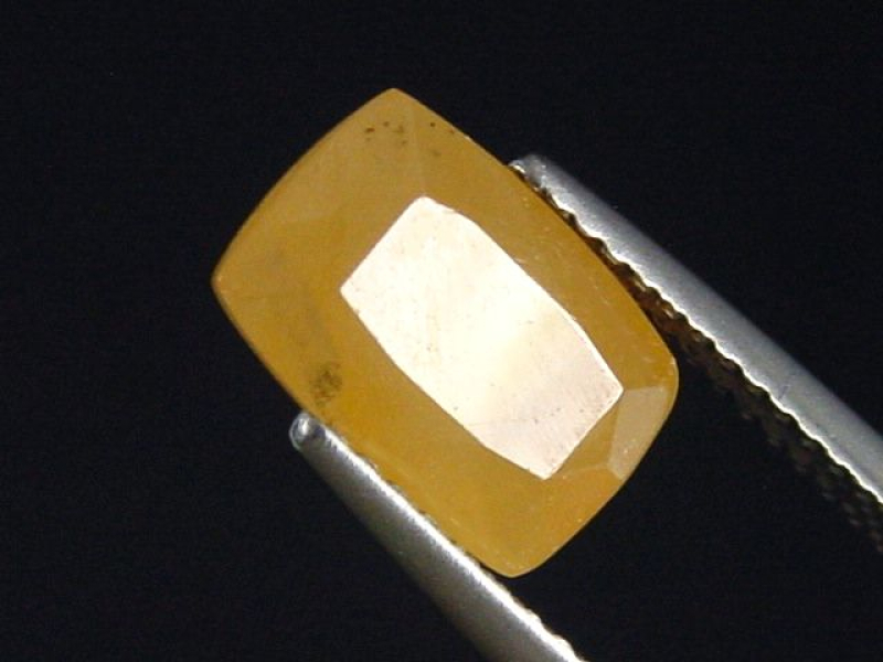 Scheelite 4,55 Ct. antique cut faceted Austria