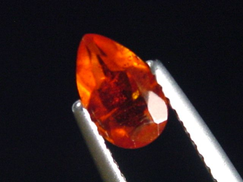 Kyanit / Disthen 0,65 Ct. orange Tropfen - Tansania