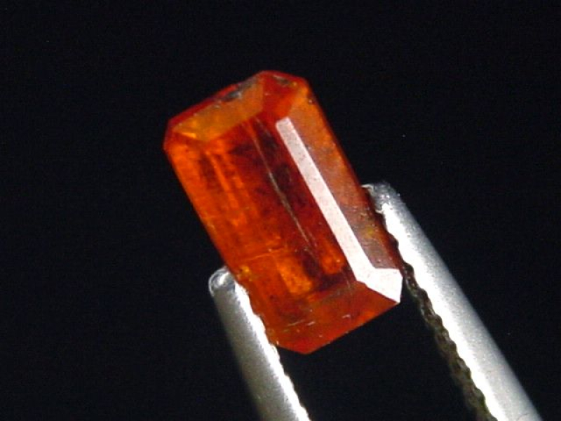 Kyanit / Disthen 0,92 Ct. orange Oktagon - Tansania