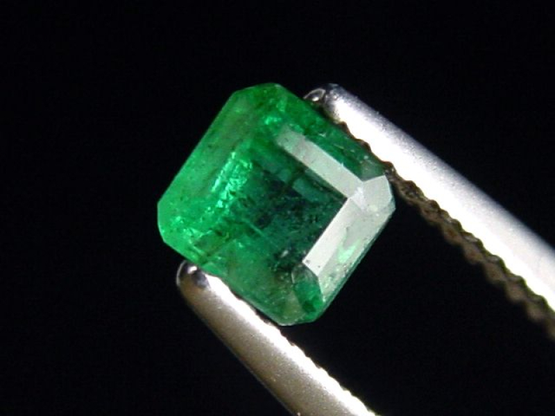 Emerald 0,48 Ct. fine green octagon Colombia