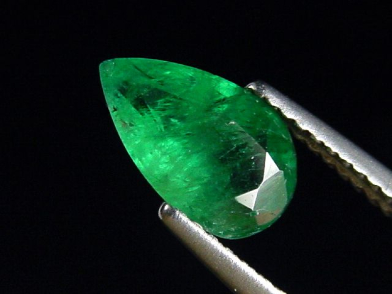 Smaragd 1,45 Ct. feines Grün 10 x 6 mm Tropfen Kolumbien