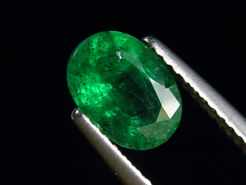 Smaragd 1,39 Ct. Spitzenfarbe 8 x 6 mm Oval Kolumbien