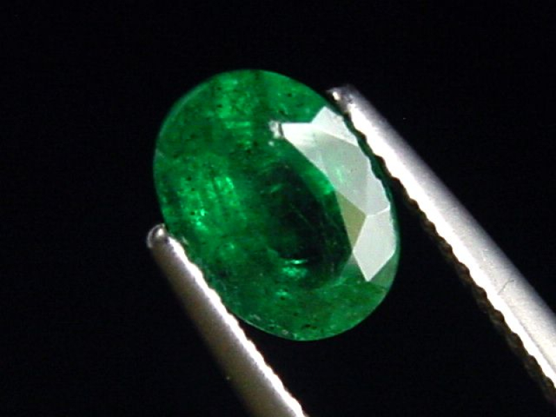 Smaragd 1,39 Ct. Spitzenfarbe 8 x 6 mm Oval Kolumbien