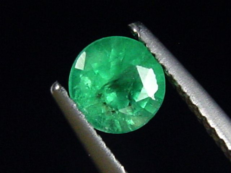 Smaragd 0,63 Ct. feines Grün 5,5 mm Rund Kolumbien